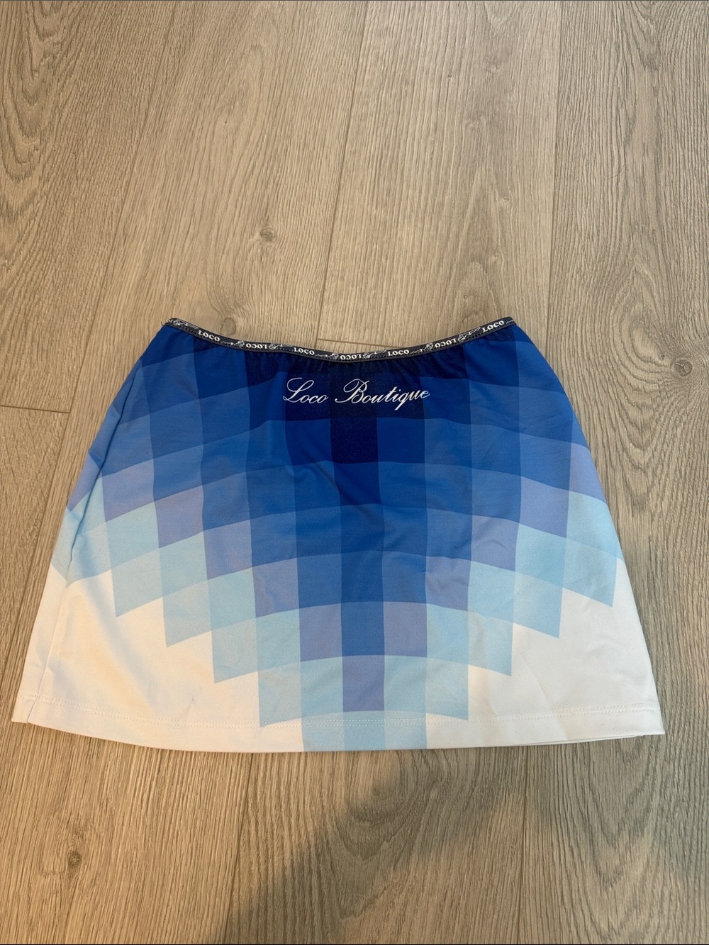 Gradient Blue White Women’s Athletic Skirt
